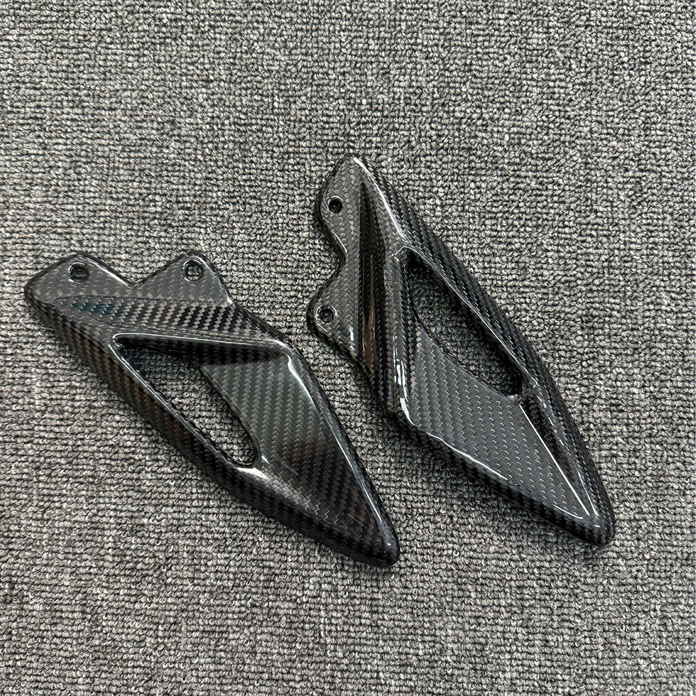 For Triumph Street Triple 660  - Crepe Pan Carbon 评论和价格